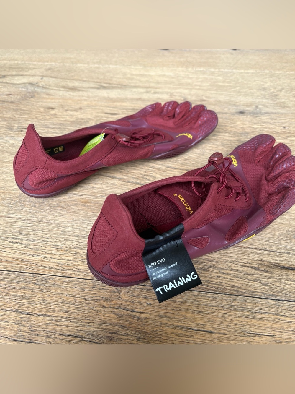 Women's US 9-9.5 EU 41 Vibram FiveFingers KSO EVO 19W0702 Burgundy - Picture 5 of 8
